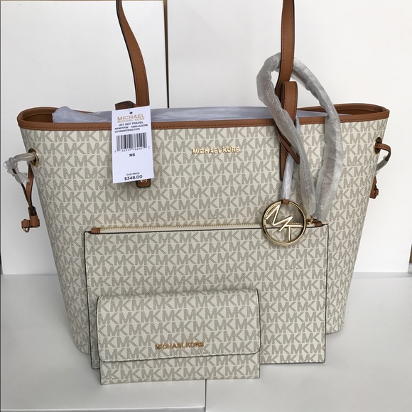 Michael Kors Handbags - ❤️🌷mk drawstring tote set/shoulder bag & wallet
